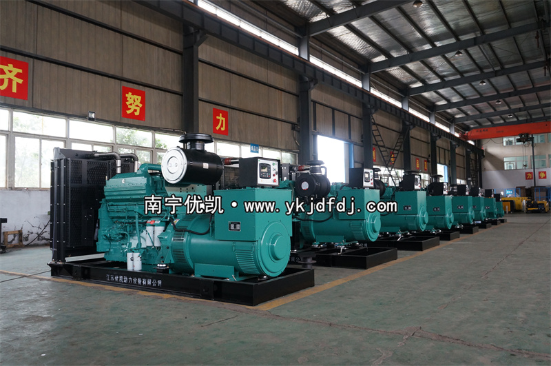 2022年12月2日，300KW康明斯柴油發電機組發貨浙江