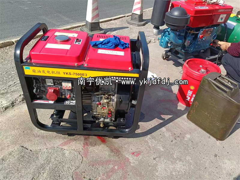 2022年12月6日，兩臺小型柴油發電機組發貨南寧工地